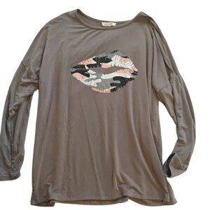 Mazik Long Sleeve Tee with Camouflage Lips Design - Gray, Pink, Black, White